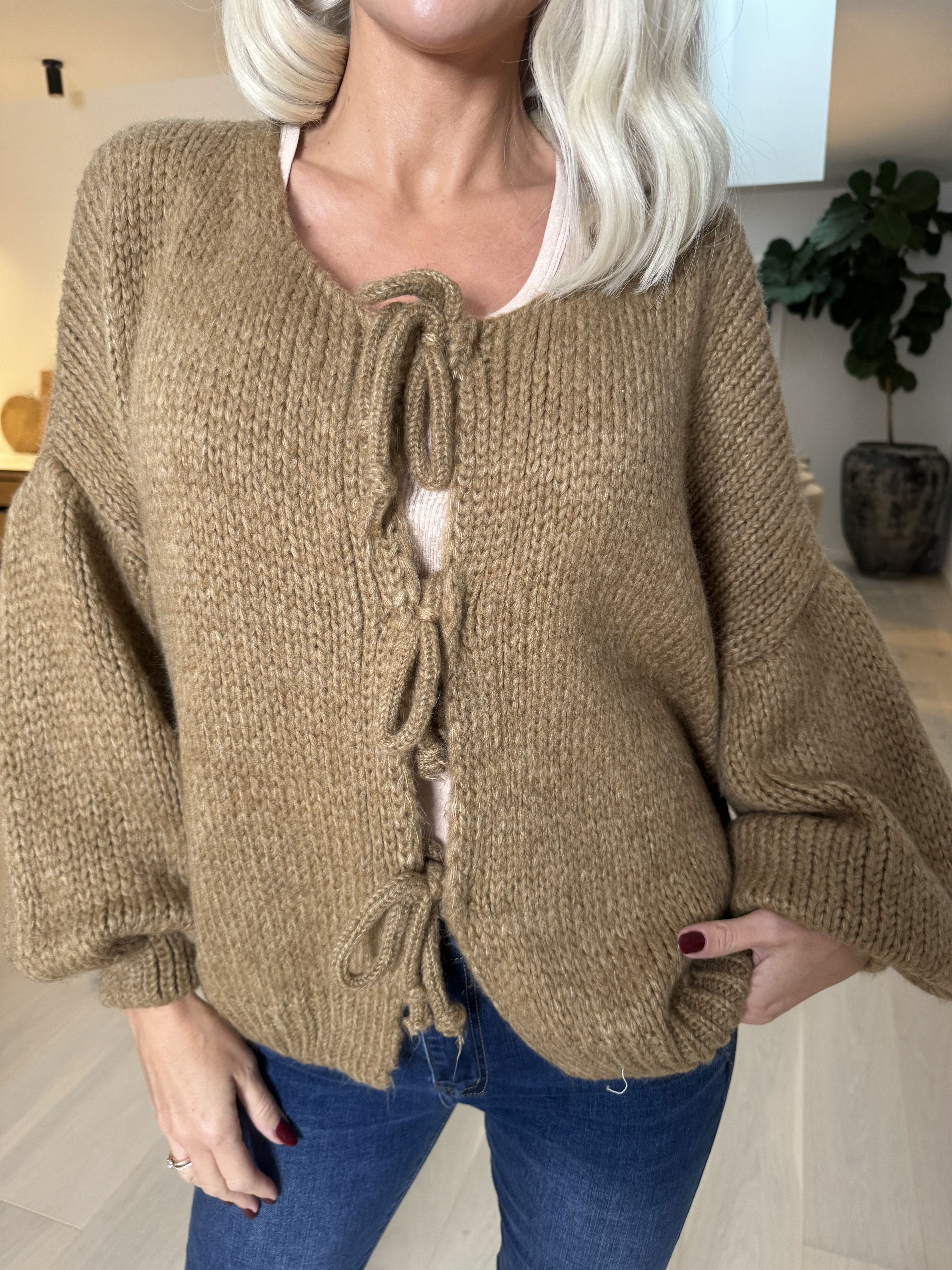 Kimberly - Söt tjock stickad kofta med rosetter